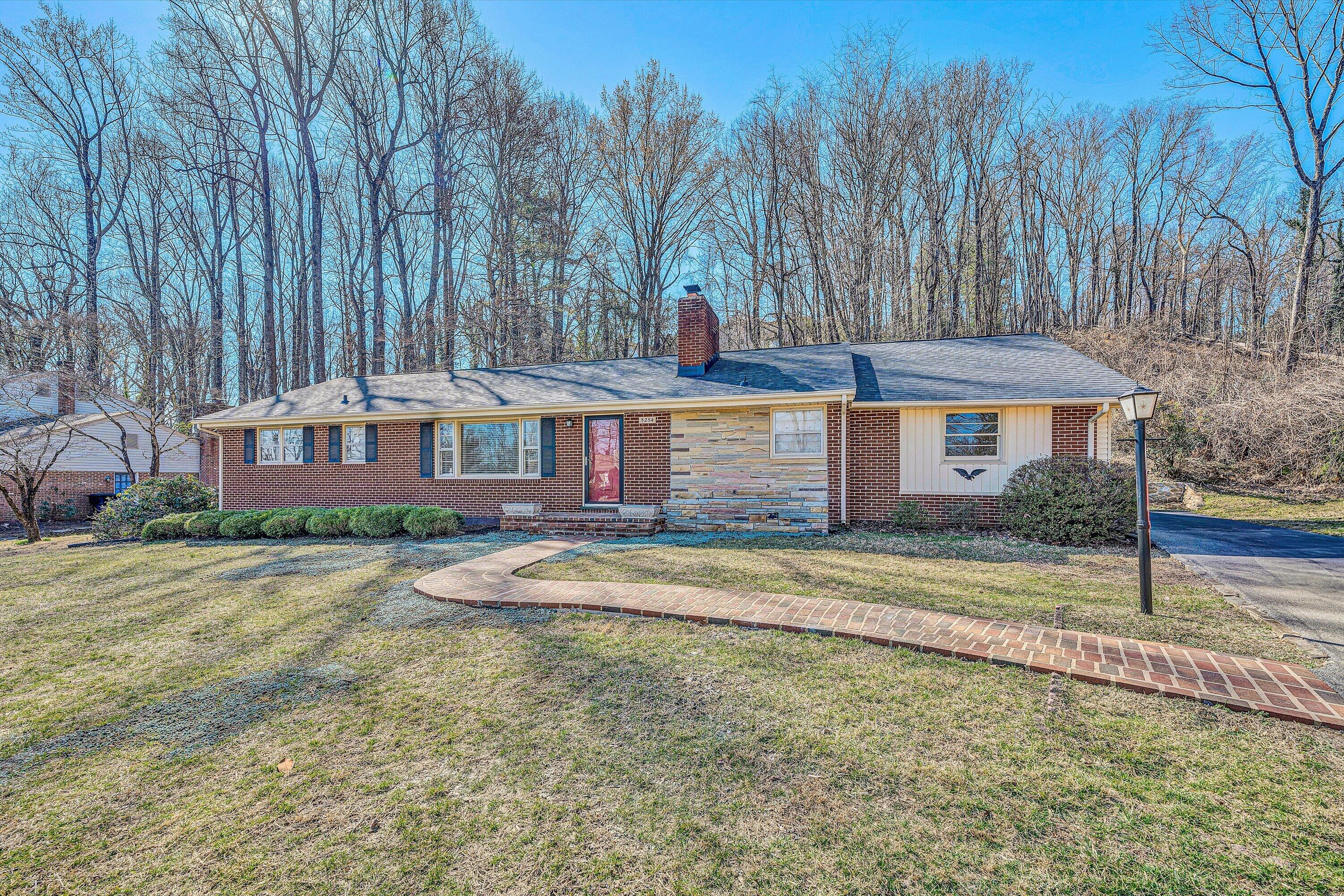5254 Roselawn Road Roanoke, VA 24018 - Photo 1 of 38 Front view