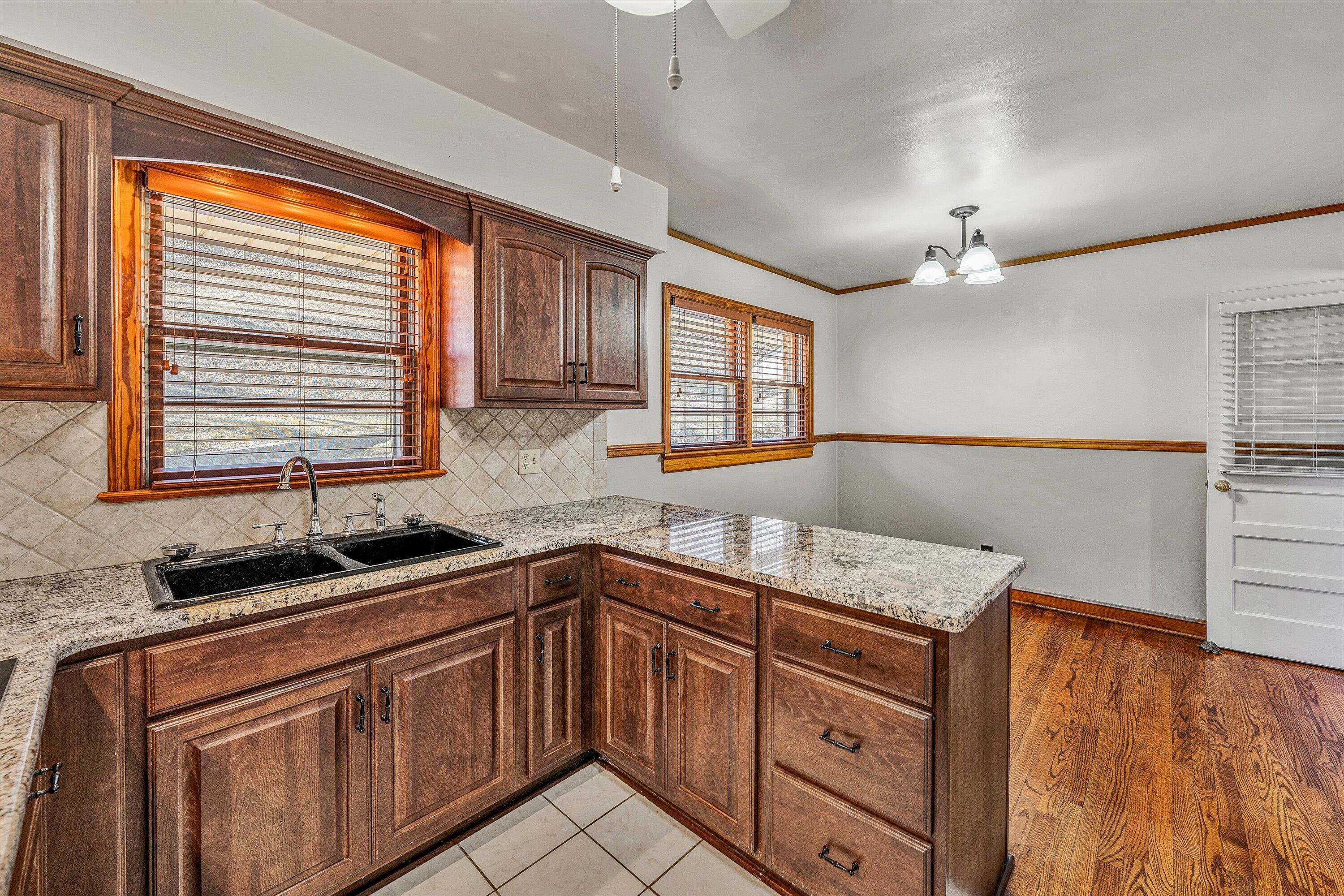 5254 Roselawn Road Roanoke, VA 24018 - Photo 11 of 38 Kitchen- dining area