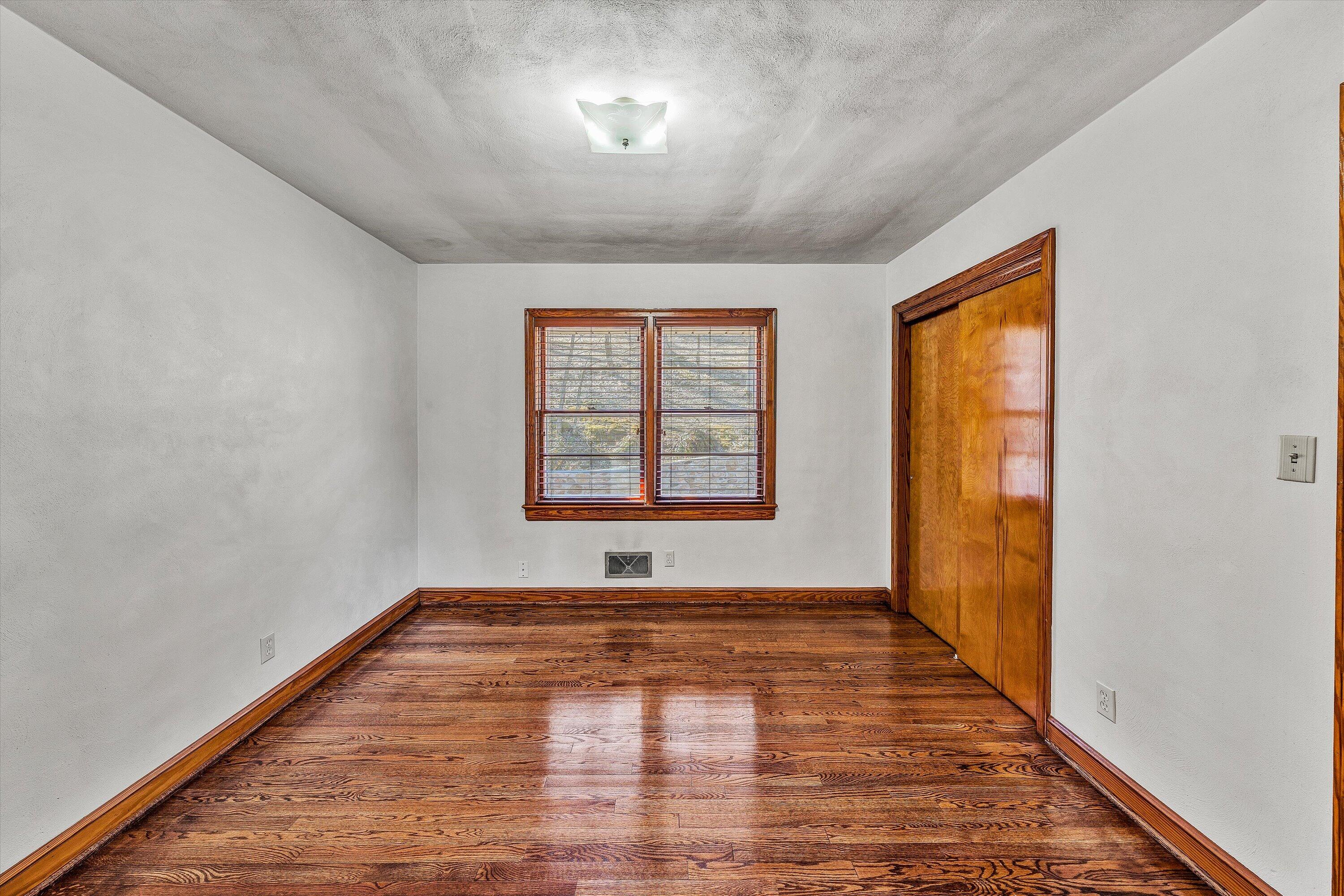 5254 Roselawn Road Roanoke, VA 24018 - Photo 13 of 38 Bedroom 1
