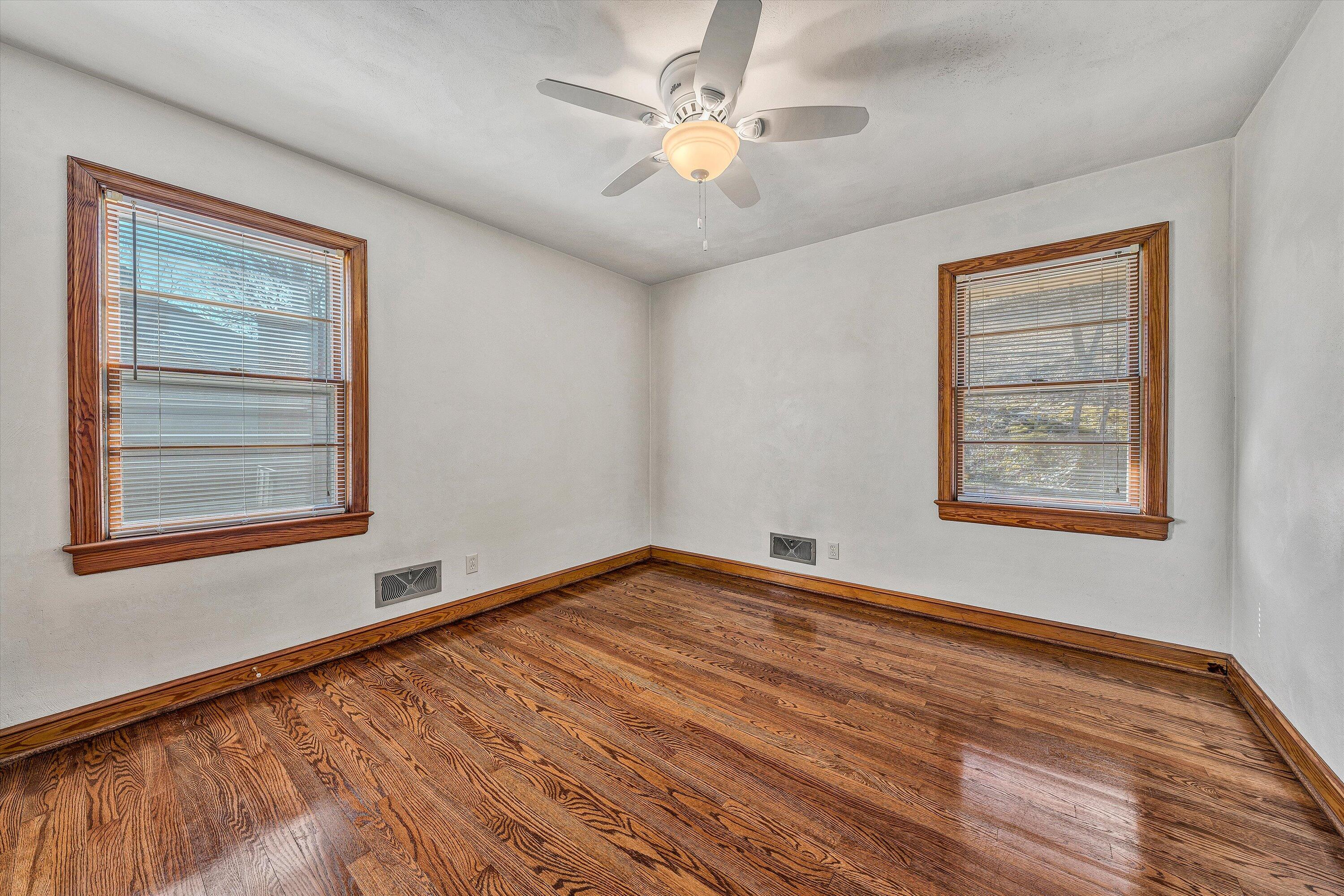 5254 Roselawn Road Roanoke, VA 24018 - Photo 14 of 38 Bedroom 2