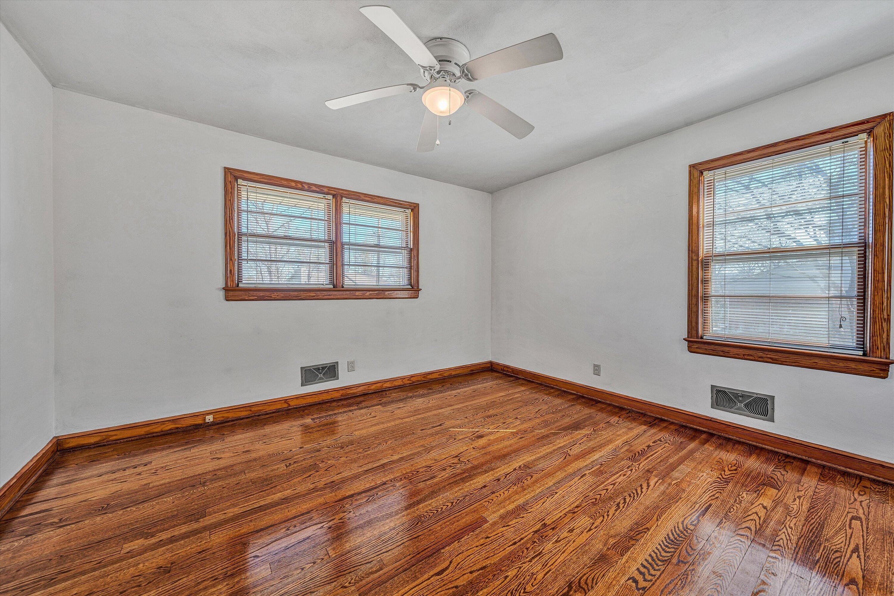 5254 Roselawn Road Roanoke, VA 24018 - Photo 15 of 38 Bedroom 3