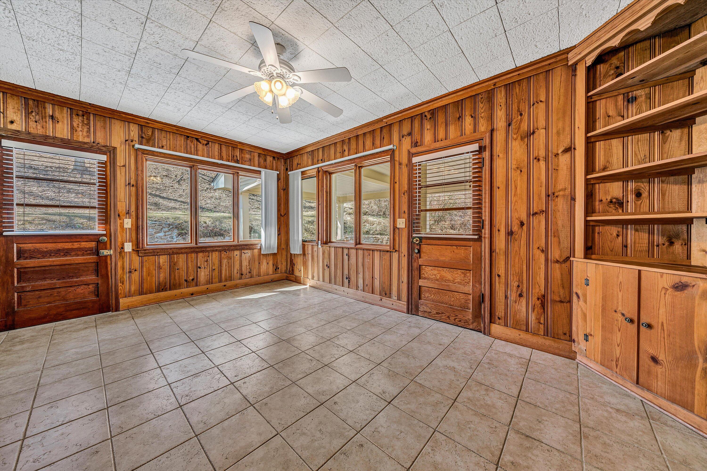 5254 Roselawn Road Roanoke, VA 24018 - Photo 17 of 38 Sunroom-4th bedroom
