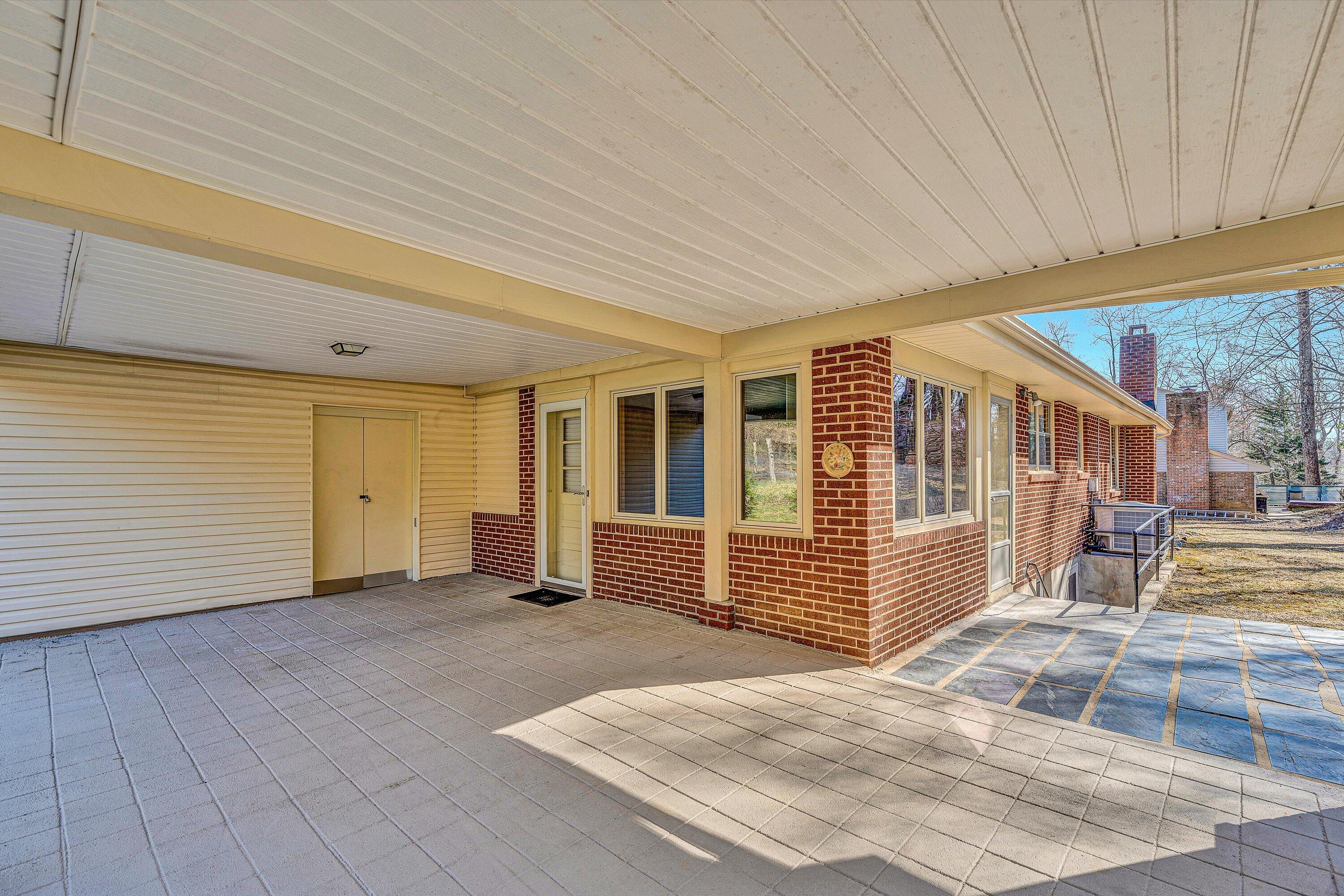 5254 Roselawn Road Roanoke, VA 24018 - Photo 28 of 38 Patio/carport