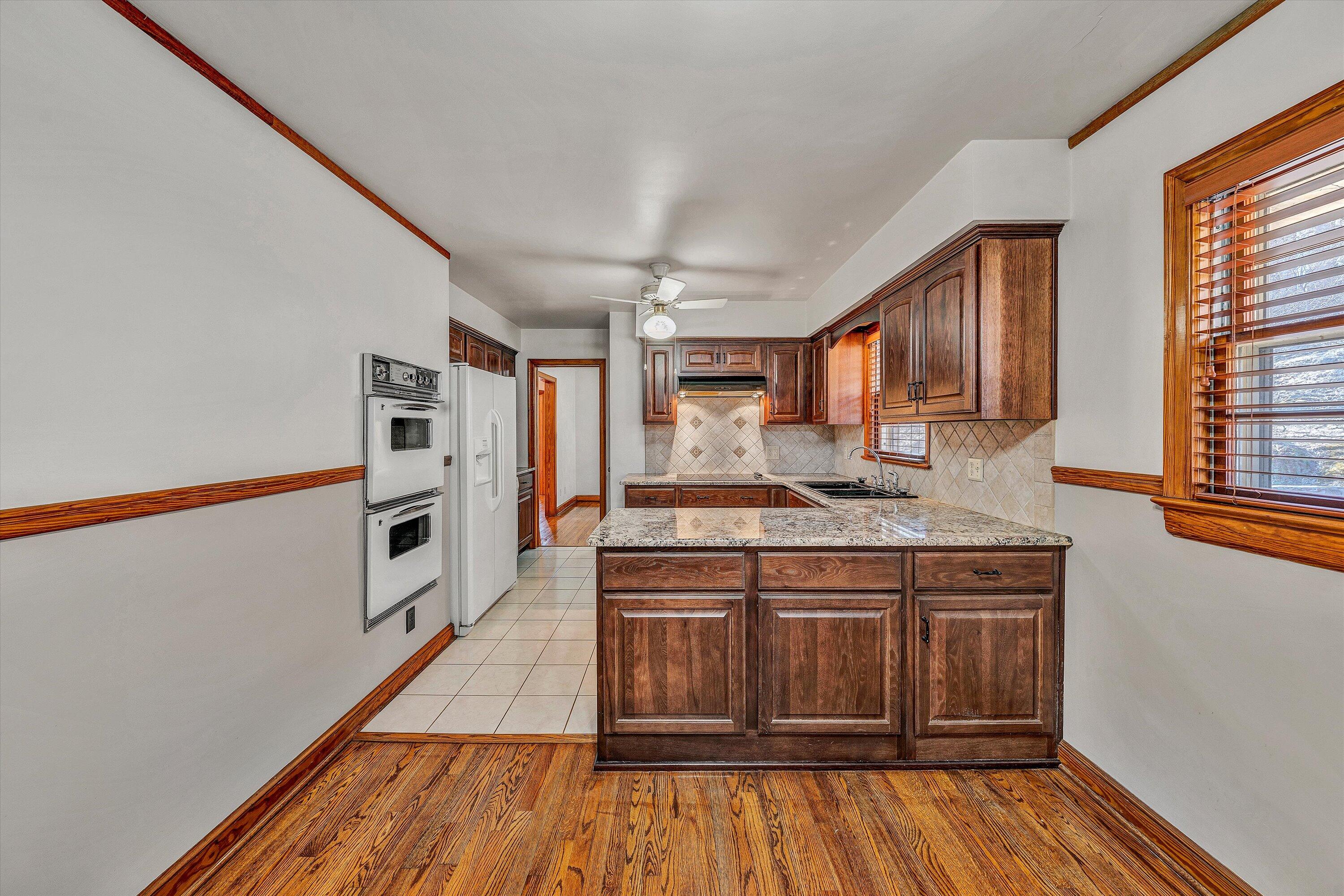 5254 Roselawn Road Roanoke, VA 24018 - Photo 9 of 38 Kitchen- dining area