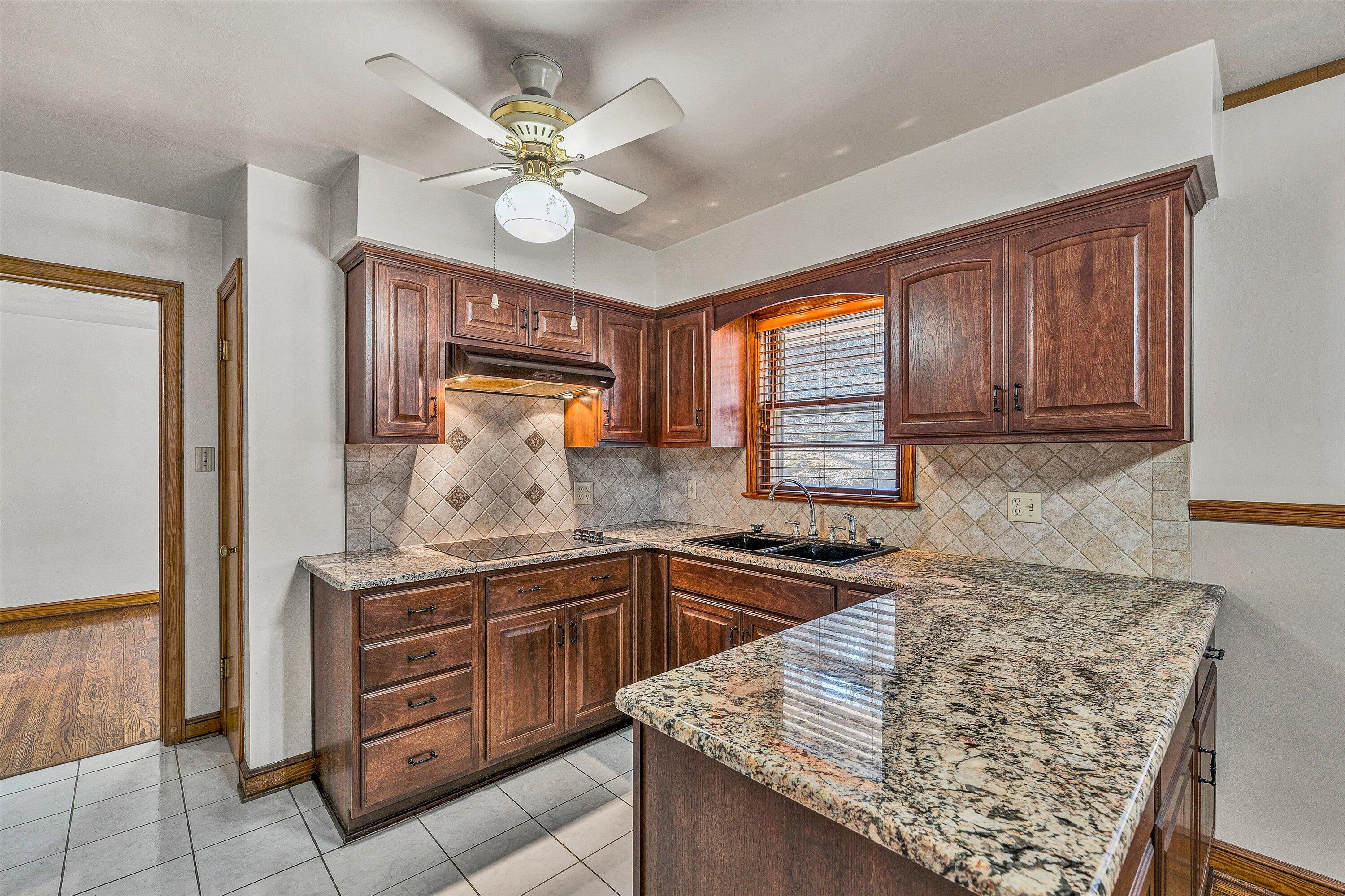 5254 Roselawn Road Roanoke, VA 24018 - Photo 10 of 38 Kitchen