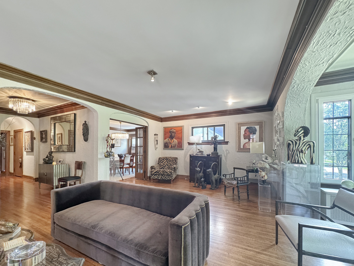 6909 South Chappel Avenue Chicago, IL 60649 - Photo 23 of 60 a living room with furniture and wooden floor