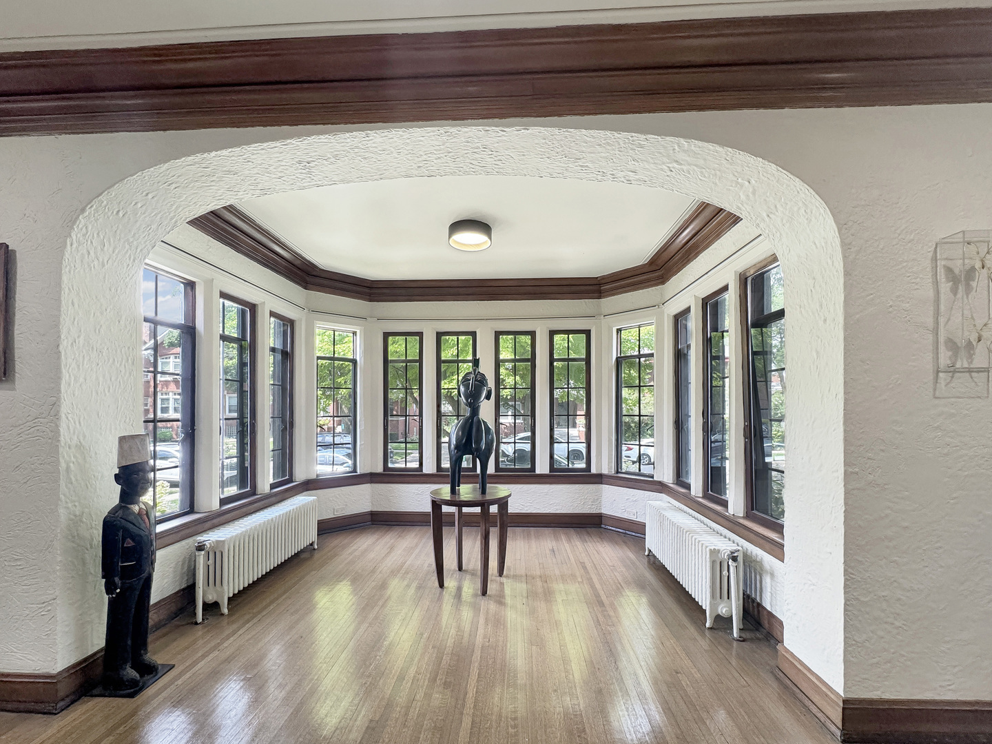 6909 South Chappel Avenue Chicago, IL 60649 - Photo 3 of 60 a view of a room with wooden floor and furniture