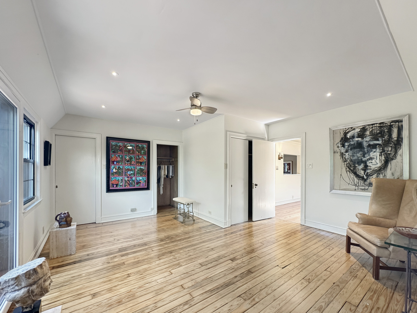 6909 South Chappel Avenue Chicago, IL 60649 - Photo 40 of 60 a view of livingroom with hardwood floor and workspace