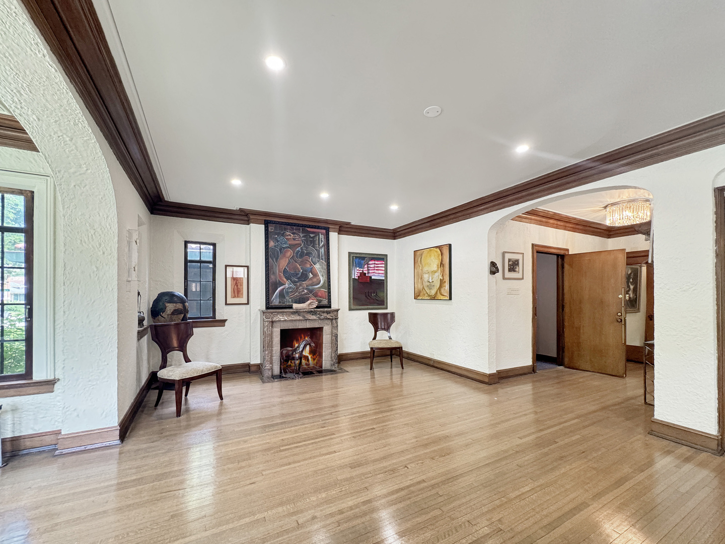 6909 South Chappel Avenue Chicago, IL 60649 - Photo 4 of 60 a living room with furniture and a flat screen tv
