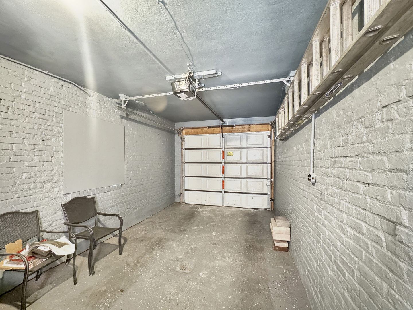 6909 South Chappel Avenue Chicago, IL 60649 - Photo 57 of 60 a view of empty room with windows