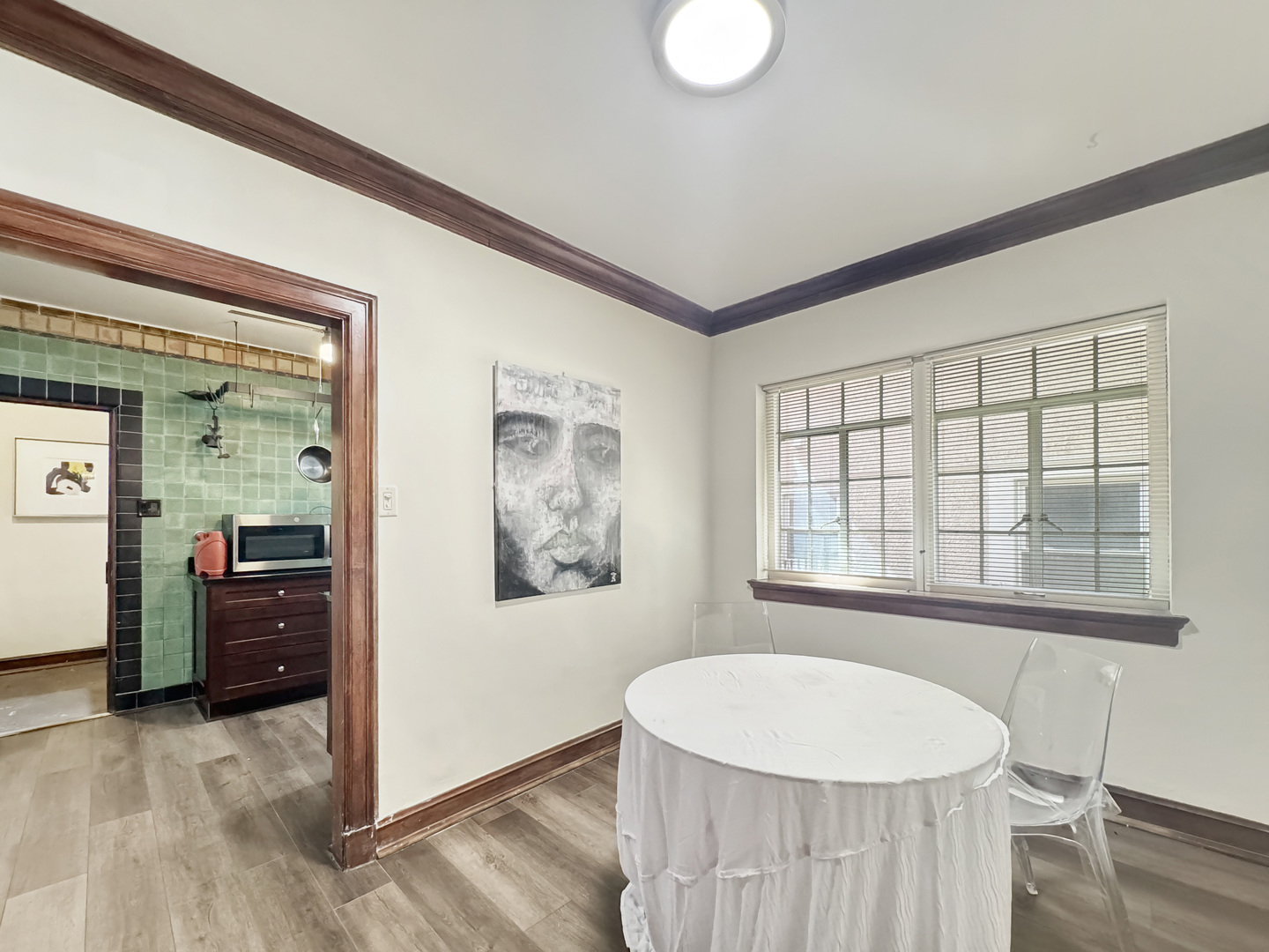 6909 South Chappel Avenue Chicago, IL 60649 - Photo 10 of 60 a living room with furniture and a window