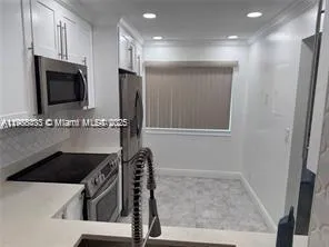 $1,600 | 3571 Inverrary Drive, Unit 403, Lauderhill, FL 33319