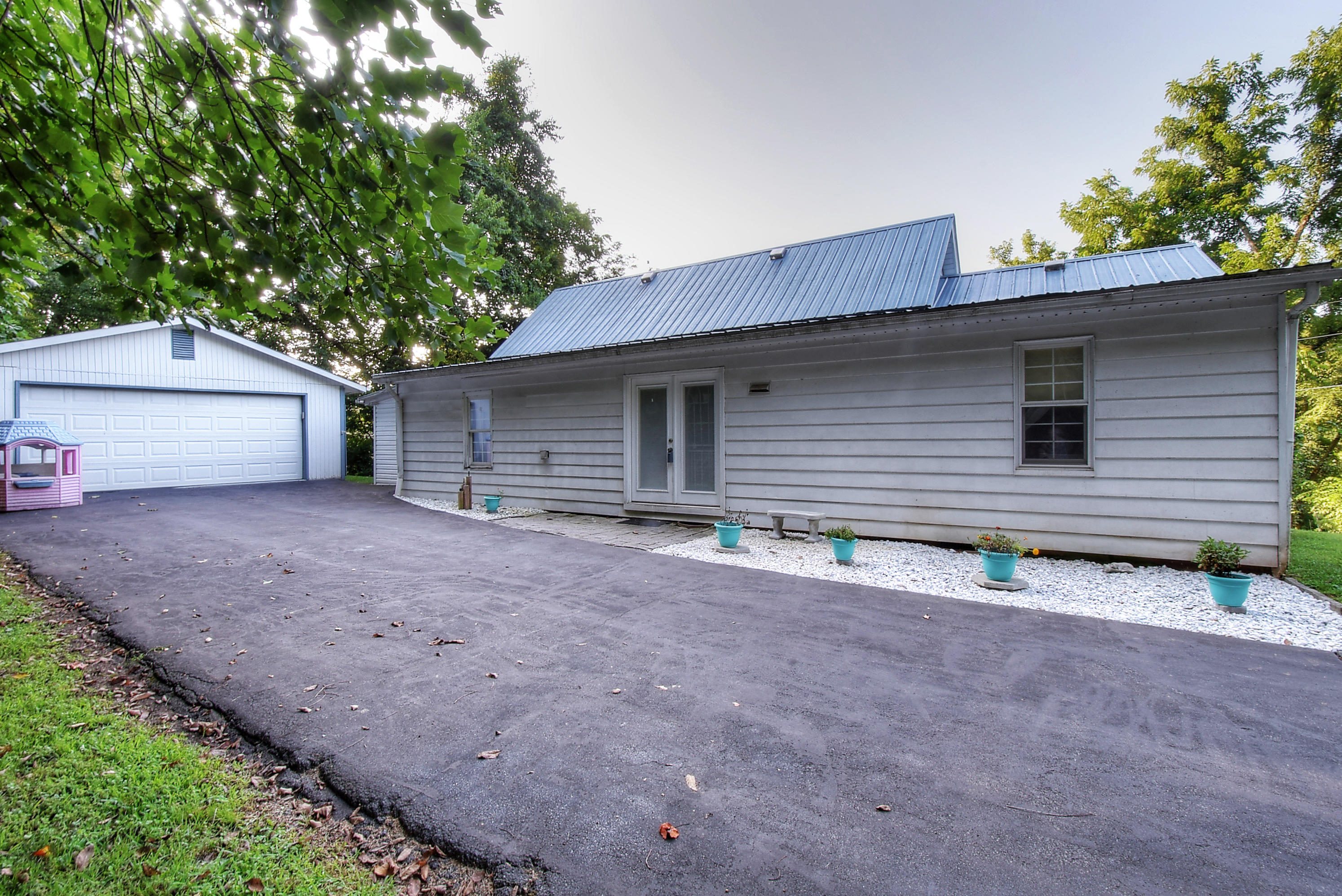 120 Dan Cole Road Elizabethton, TN 37643 - Photo 28 of 32 DSC_0108_09_10