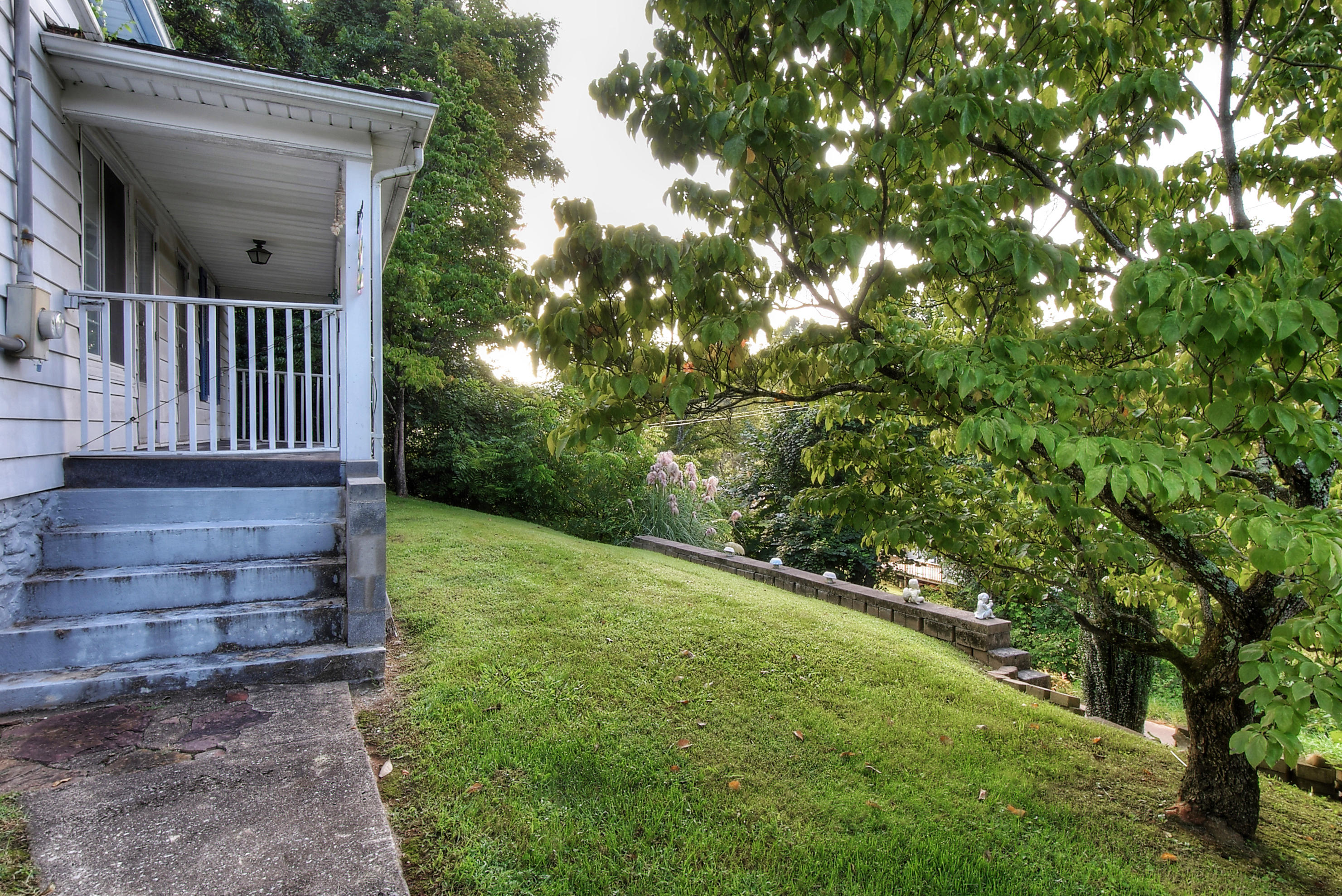 120 Dan Cole Road Elizabethton, TN 37643 - Photo 4 of 32 DSC_0013_4_5_1