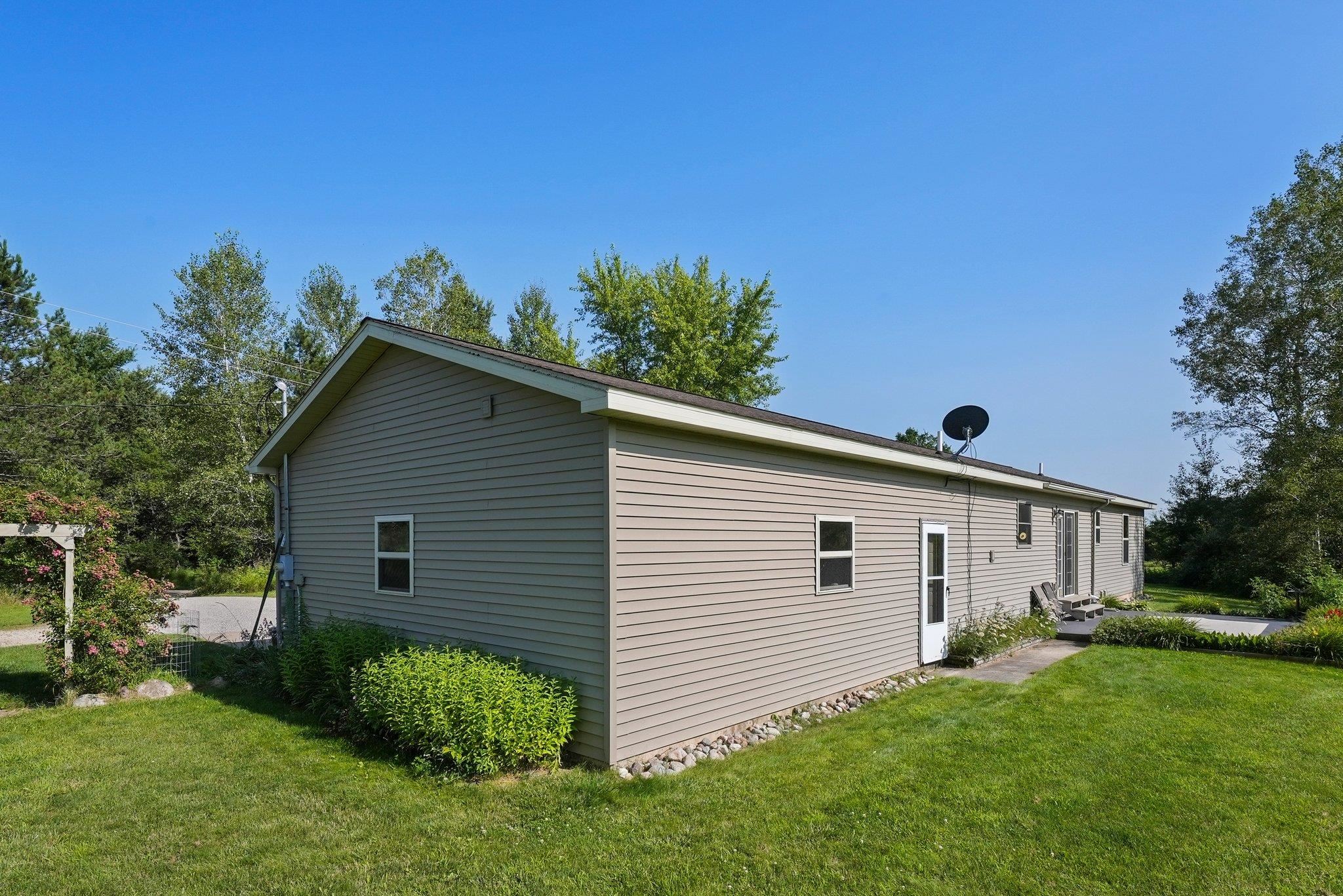 5154 South Blodgett Road Lake City, MI 49651 - Photo 3 of 44