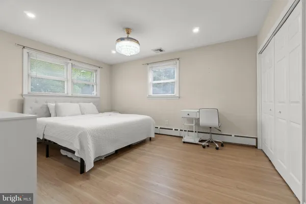 $359,900 | 807 Market Avenue, Woodbury, NJ 08096