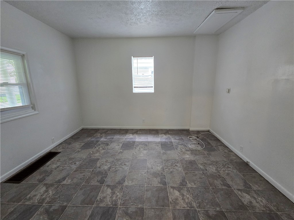 142 Delamaine Drive Rochester, NY 14621 - Photo 4 of 14 Gallery Image 4