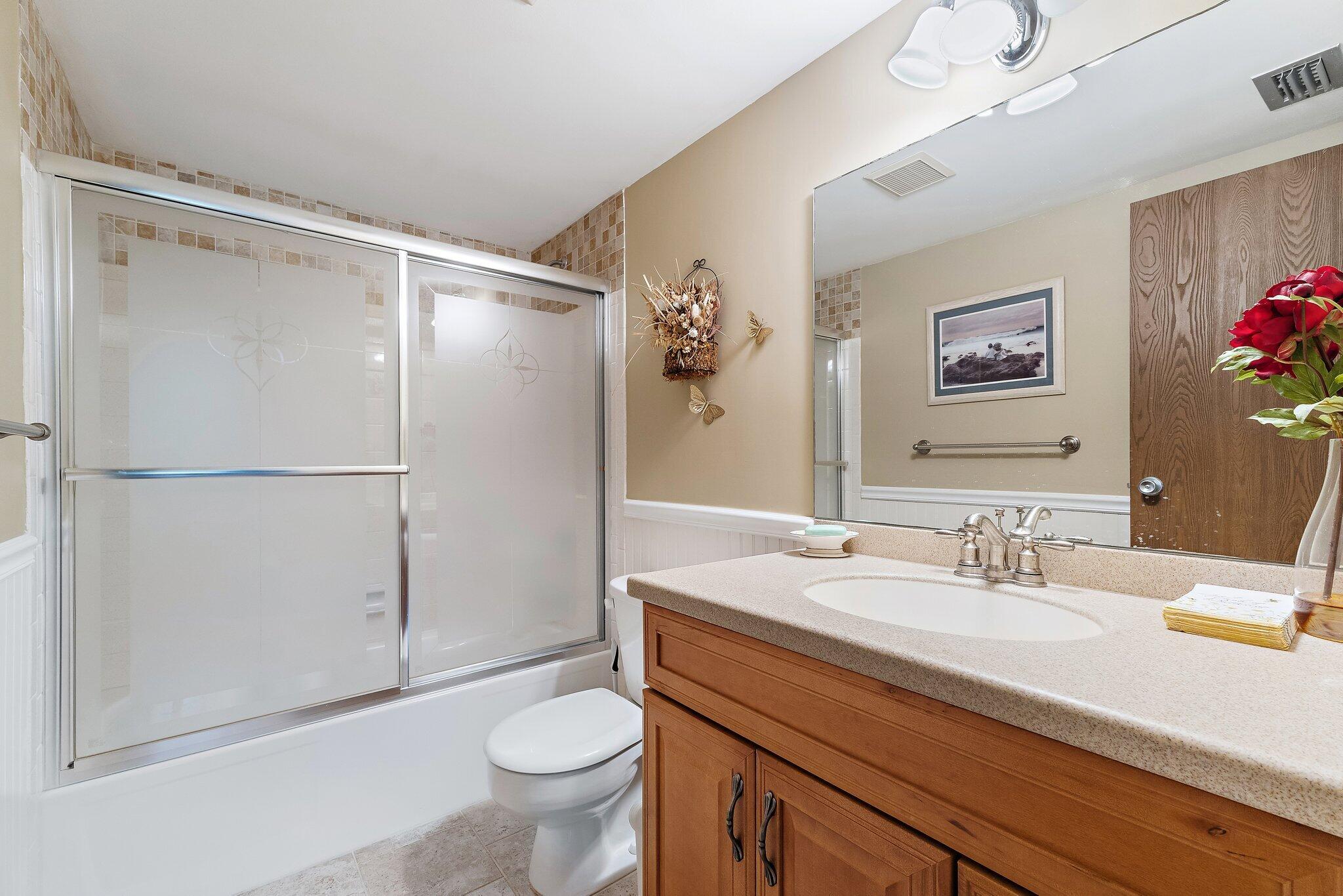 2950 Southeast Ocean Boulevard, Unit 1358 Stuart, FL 34996 - Photo 17 of 24 Bathroom 2