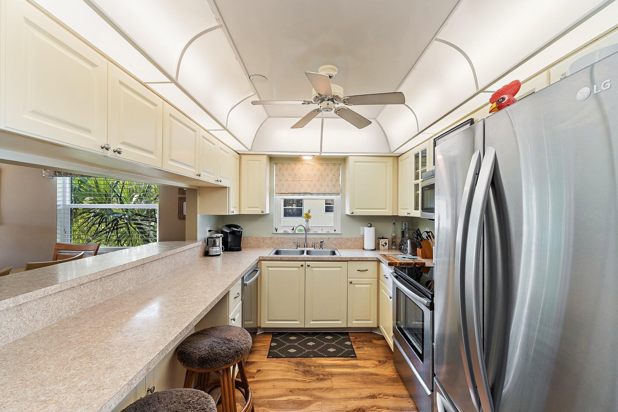 2950 Southeast Ocean Boulevard, Unit 1358 Stuart, FL 34996 - Photo 9 of 24 Kitchen