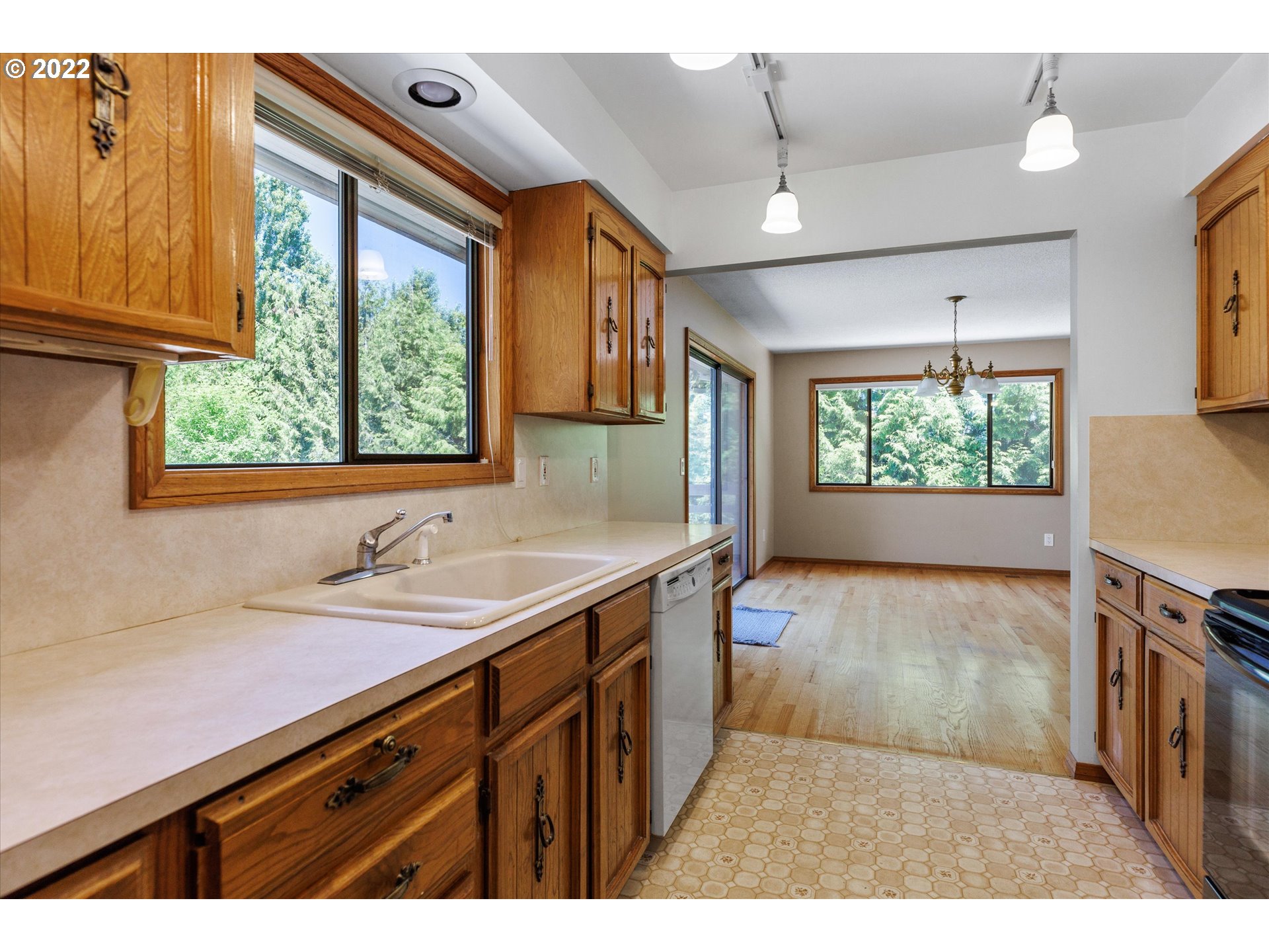 2691 Southwest Ek Road West Linn, OR 97068 - Photo 9 of 32 Gallery Image 9