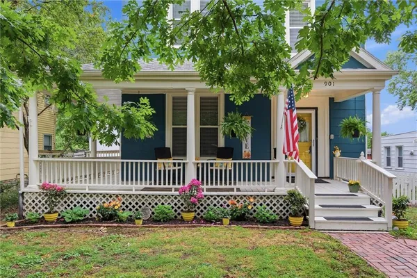 $395,000 | 901 West White Oak Street, Independence, MO 64050