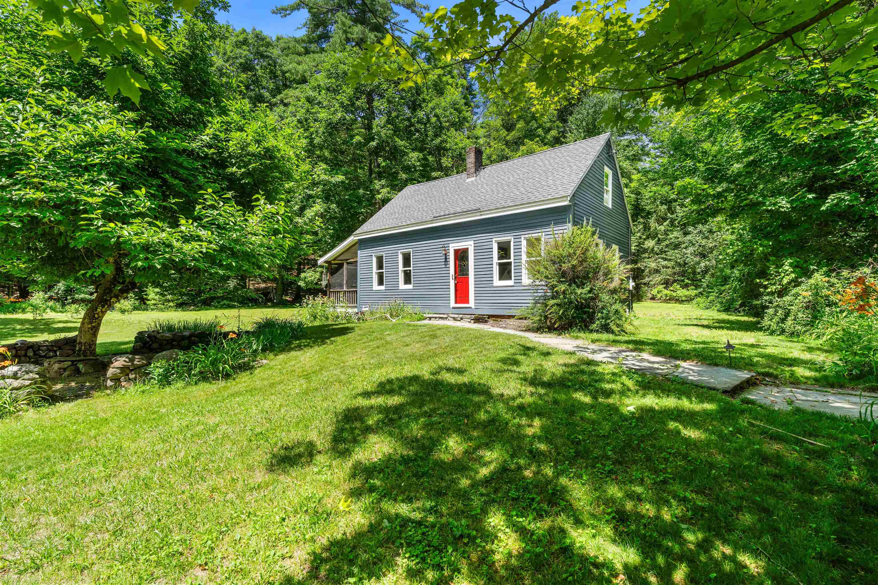 1811 Hopkinton Road Hopkinton, NH 03229 - Photo 2 of 53