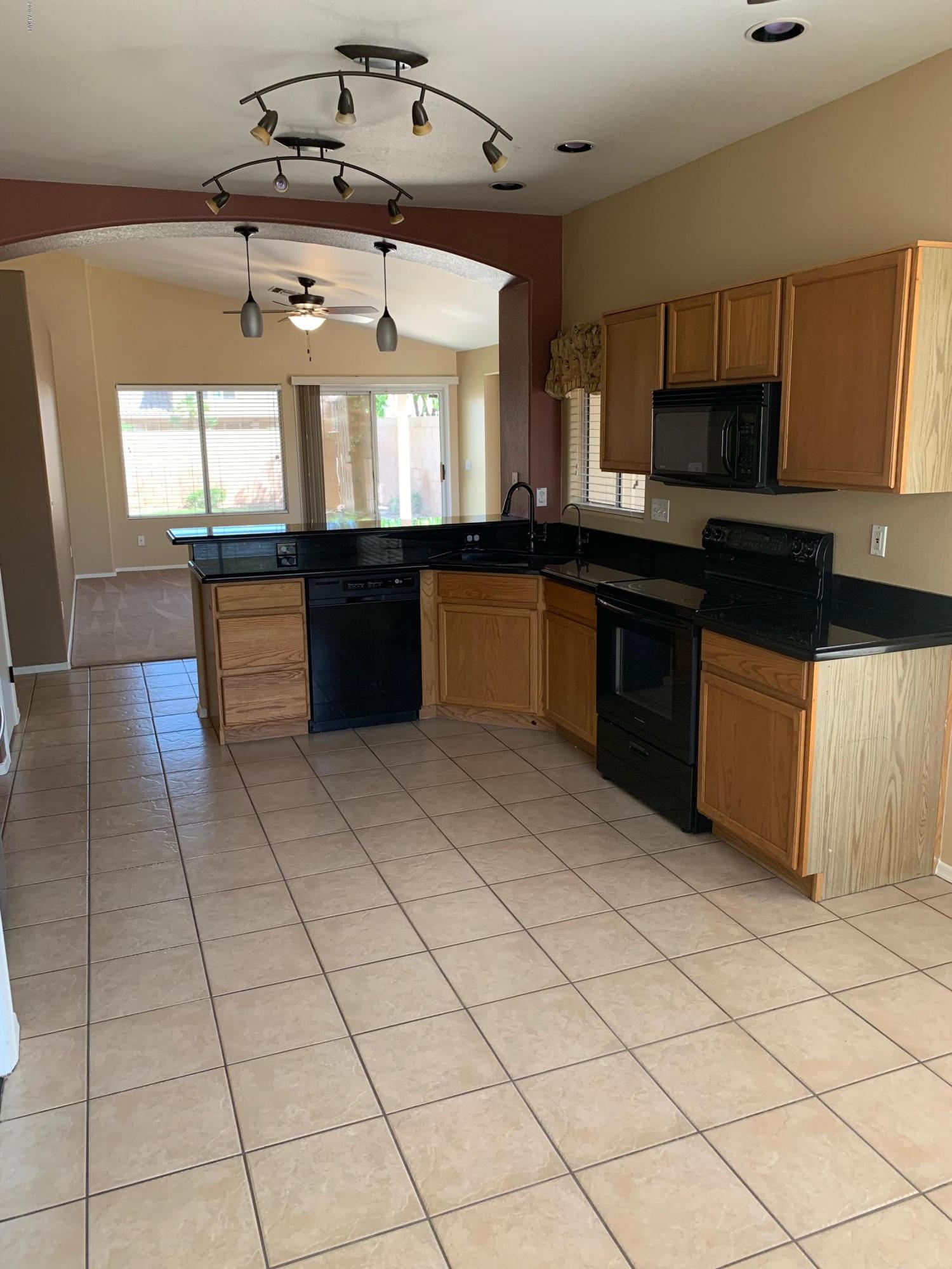 68 West Del Rio Street Gilbert, AZ 85233 - Photo 9 of 28 IMG-1010