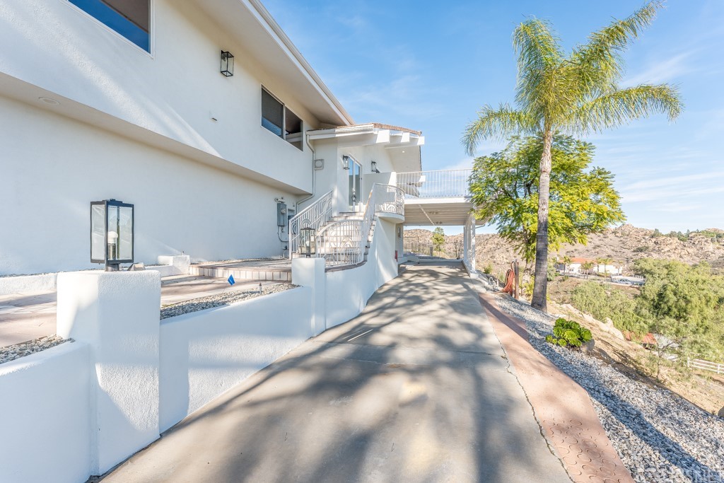 150 Saddlebow Road Bell Canyon, CA 91307 - Photo 2 of 37 a view of a living room and kitchen
