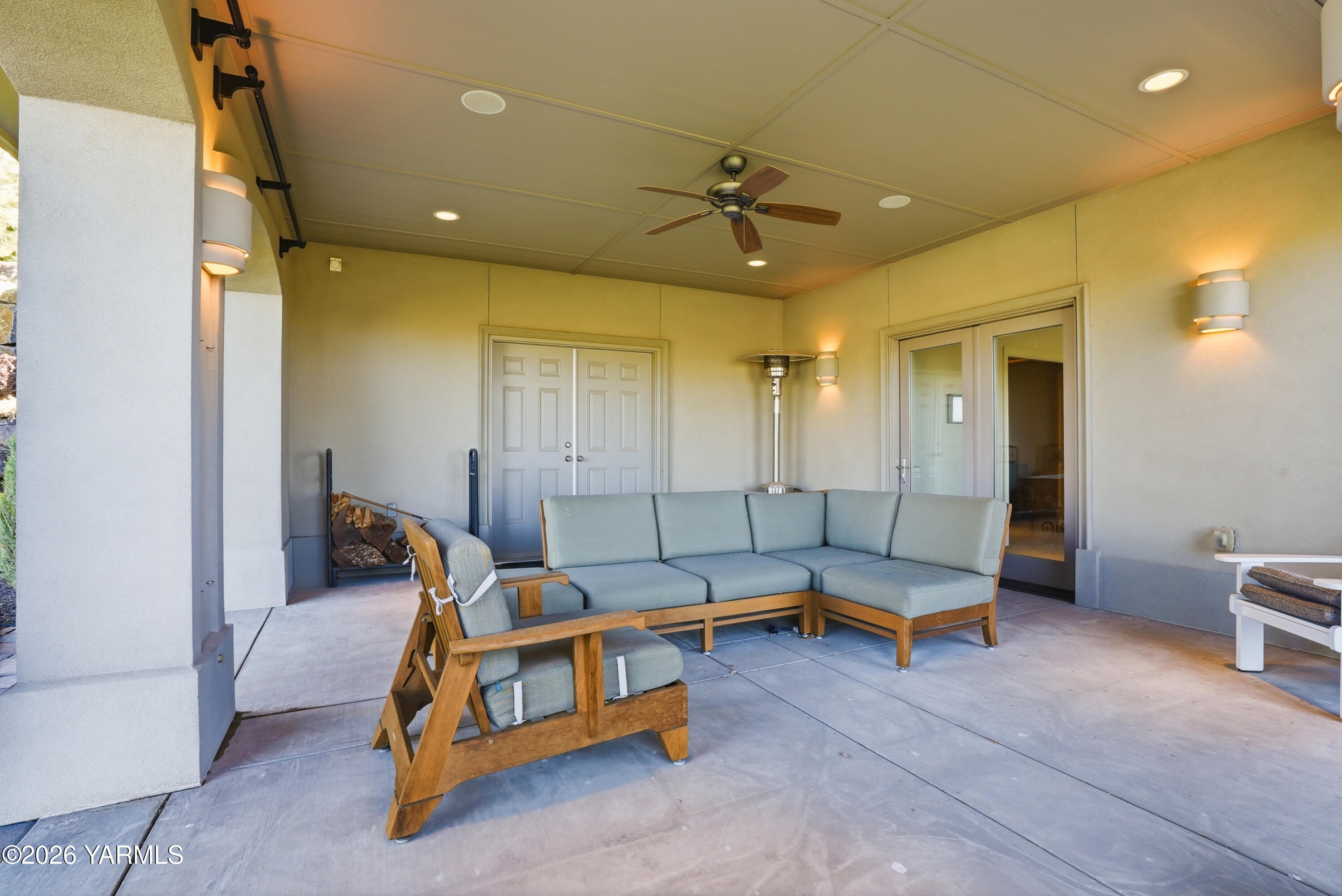 660 Noble Hill Road Yakima, WA 98908 - Photo 44 of 63 a bedroom with furniture and air hockey table