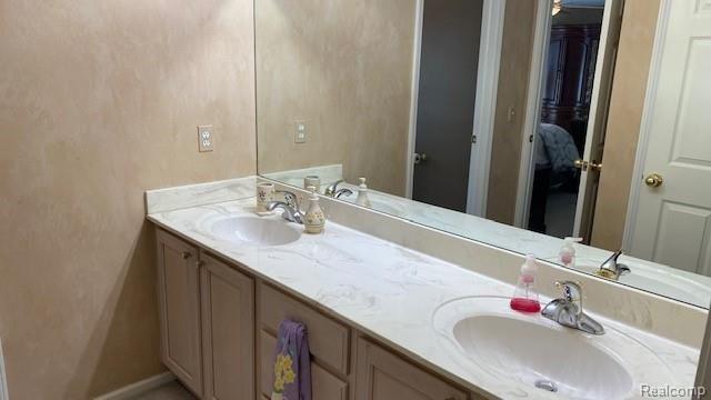 35393 Curtis Road Livonia, MI 48152 - Photo 15 of 22 Owners Bath