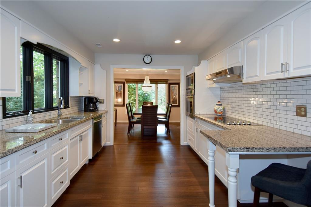220 Crestmont Road Pittsburgh, PA 15237 - Photo 2 of 23 Gallery Image 2