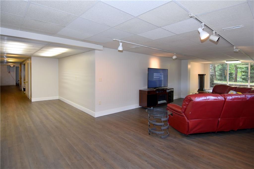 220 Crestmont Road Pittsburgh, PA 15237 - Photo 20 of 23 Gallery Image 20