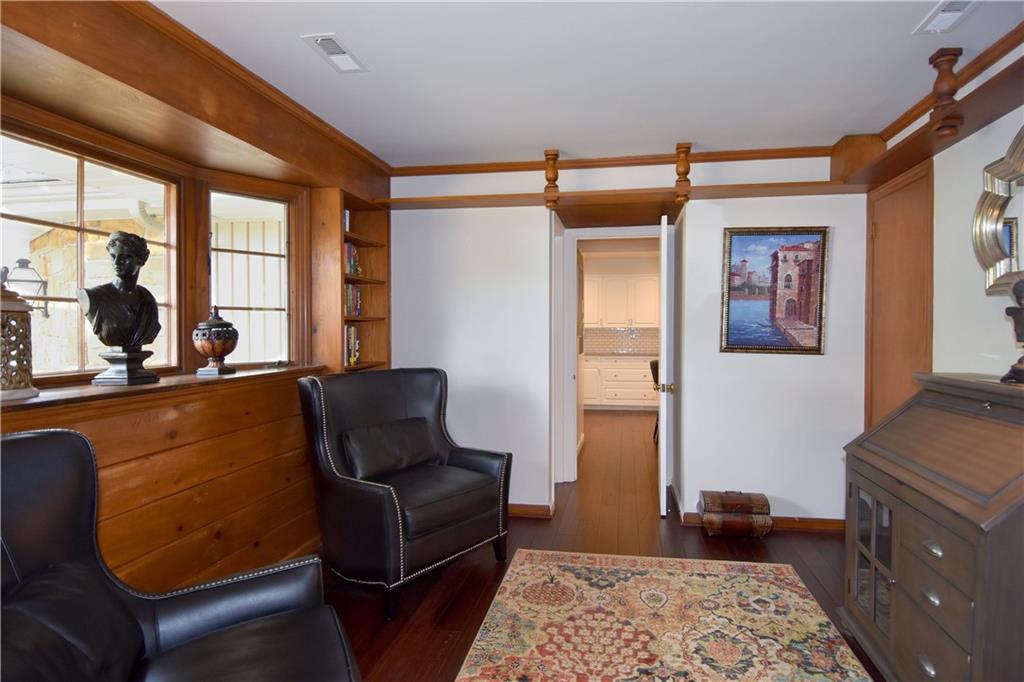 220 Crestmont Road Pittsburgh, PA 15237 - Photo 3 of 23 Gallery Image 3