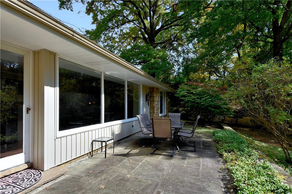220 Crestmont Road Pittsburgh, PA 15237 - Photo 8 of 23 Gallery Image 8