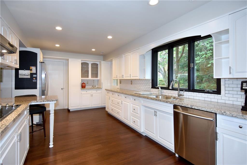 220 Crestmont Road Pittsburgh, PA 15237 - Photo 10 of 23 Gallery Image 10