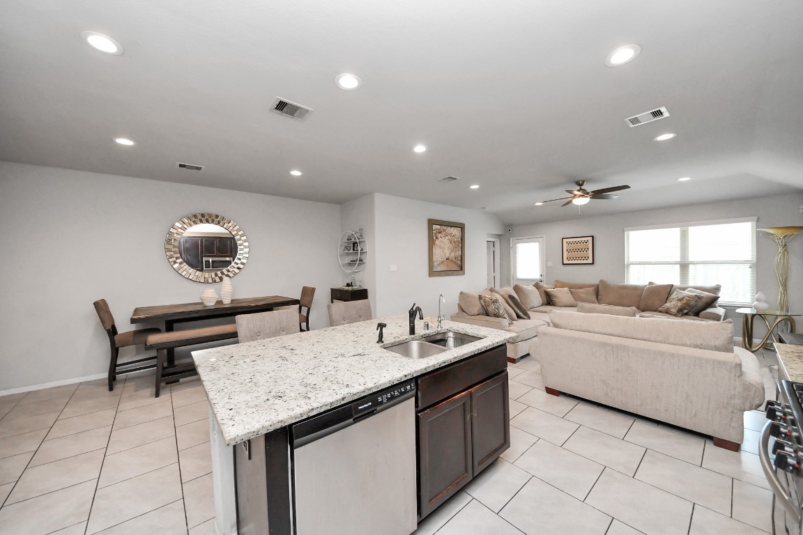 8022 Gambrel Way Rosharon, TX 77583 - Photo 16 of 29