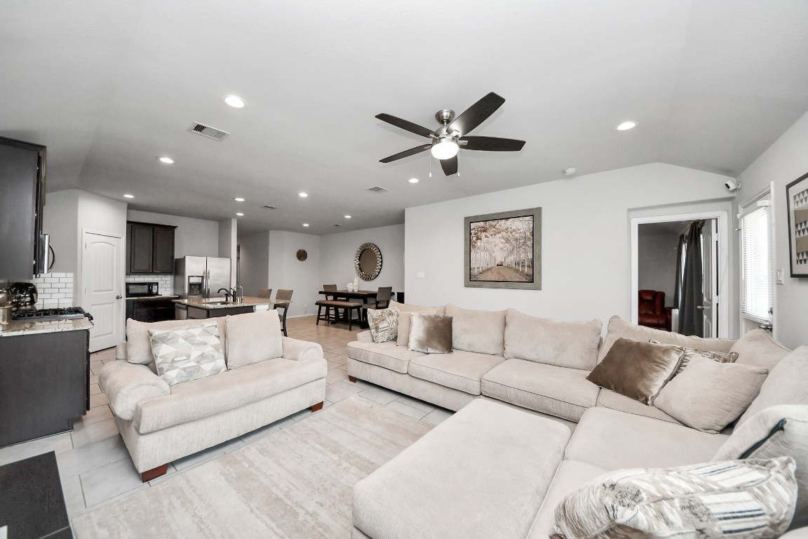 8022 Gambrel Way Rosharon, TX 77583 - Photo 18 of 29