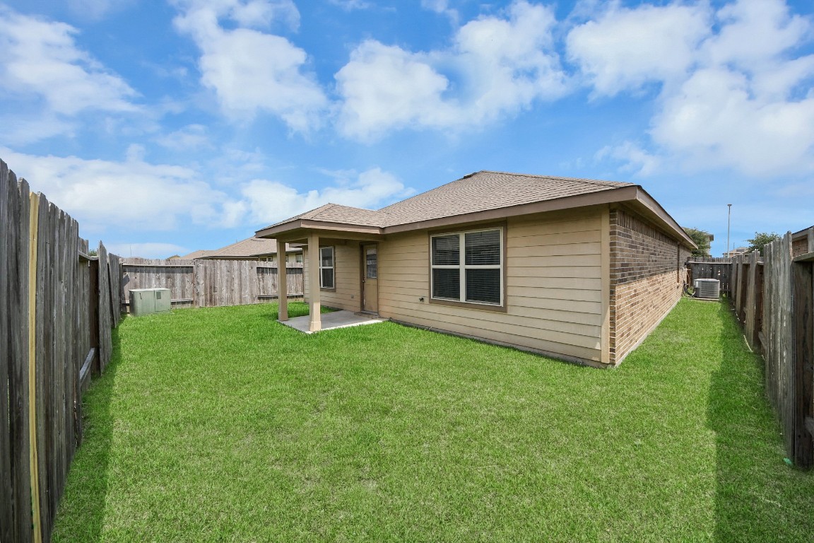 8022 Gambrel Way Rosharon, TX 77583 - Photo 26 of 29