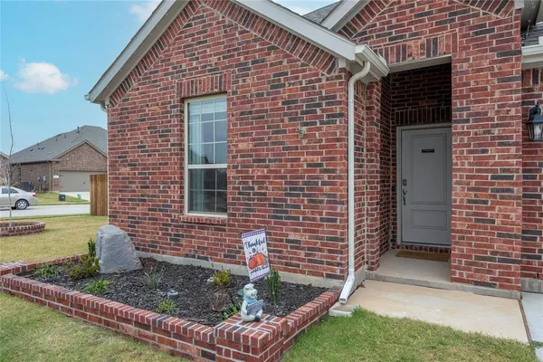 $390,000 | 11203 Hawks Lndg Drive, Aubrey, TX 76227