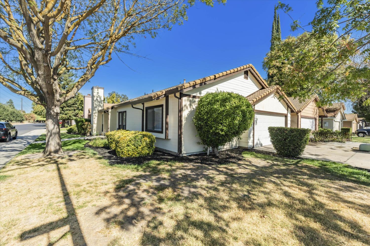 a view of a house with a yard