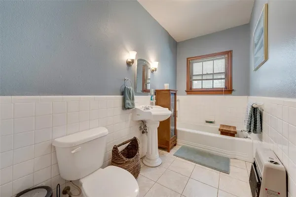 $449,500 | 233 East High Street, Wills Point, TX 75169