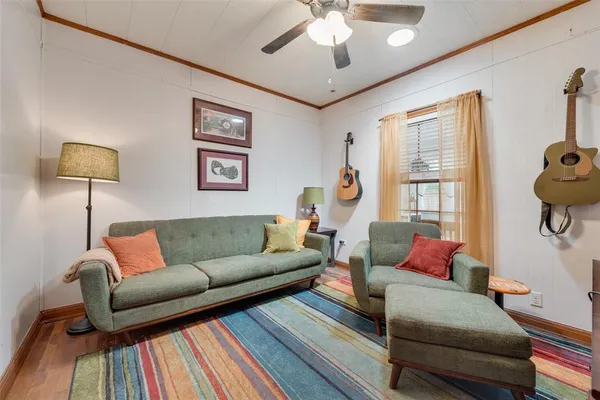 $449,500 | 233 East High Street, Wills Point, TX 75169