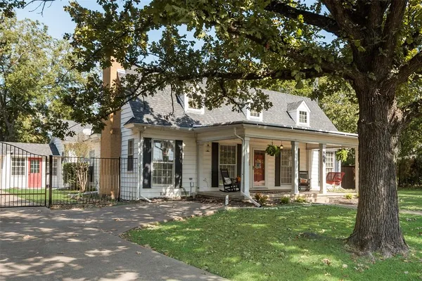 $449,500 | 233 East High Street, Wills Point, TX 75169