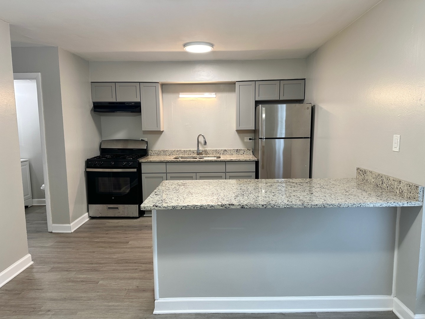 1719 East Roosevelt Road, Unit 4 Wheaton, IL 60187 - Photo 2 of 23 Gallery Image 2