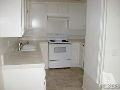 560 Spring Road, Unit 81 Moorpark, CA 93021 - Photo 8 of 14 a utility room with sink washer and dryer
