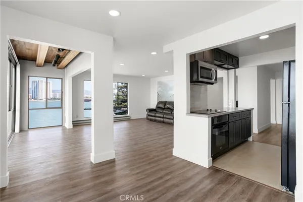 $3,950 | 8 Commodore Drive, Emeryville, CA 94608