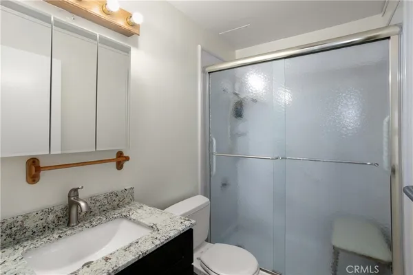 $3,950 | 8 Commodore Drive, Emeryville, CA 94608