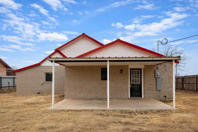 $172,000 | 611 South Avenue H, Post, TX 79356