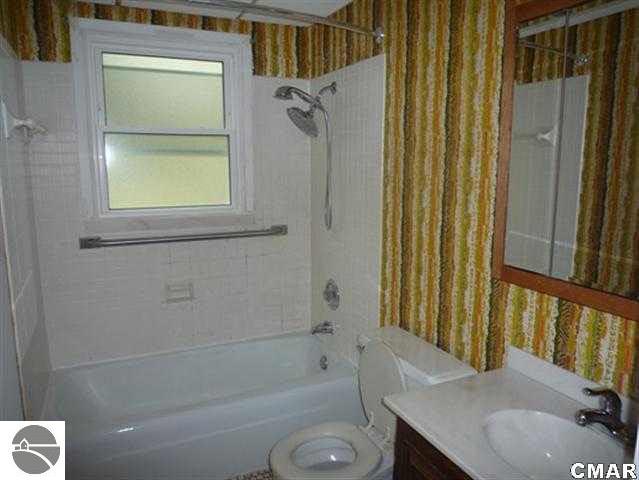 1423 Ridge Road Mount Pleasant, MI 48858 - Photo 9 of 21 1772356-8.JPG