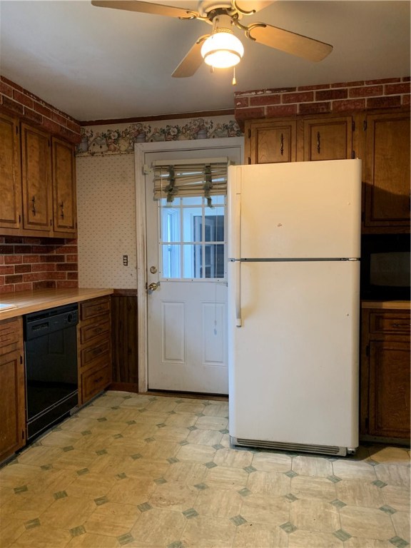 7 Murphy Circle Middletown, RI 02842 - Photo 2 of 8